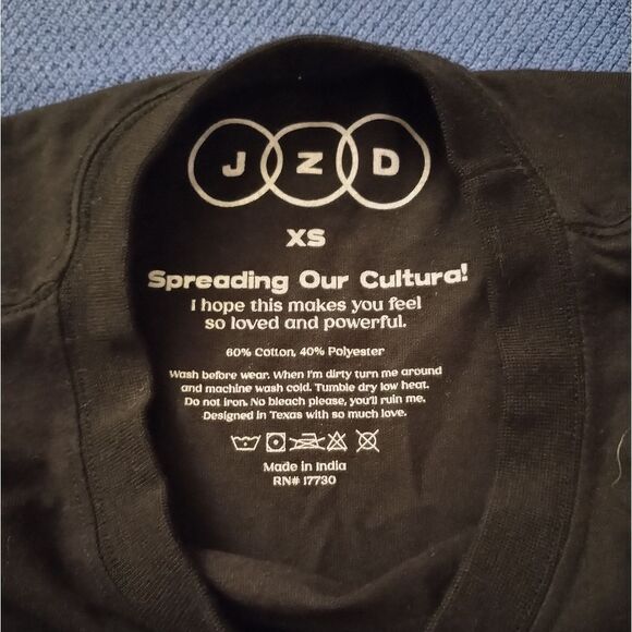 🔥JZD For Target Pride Holding Hands T-shirt - Picture 4 of 4